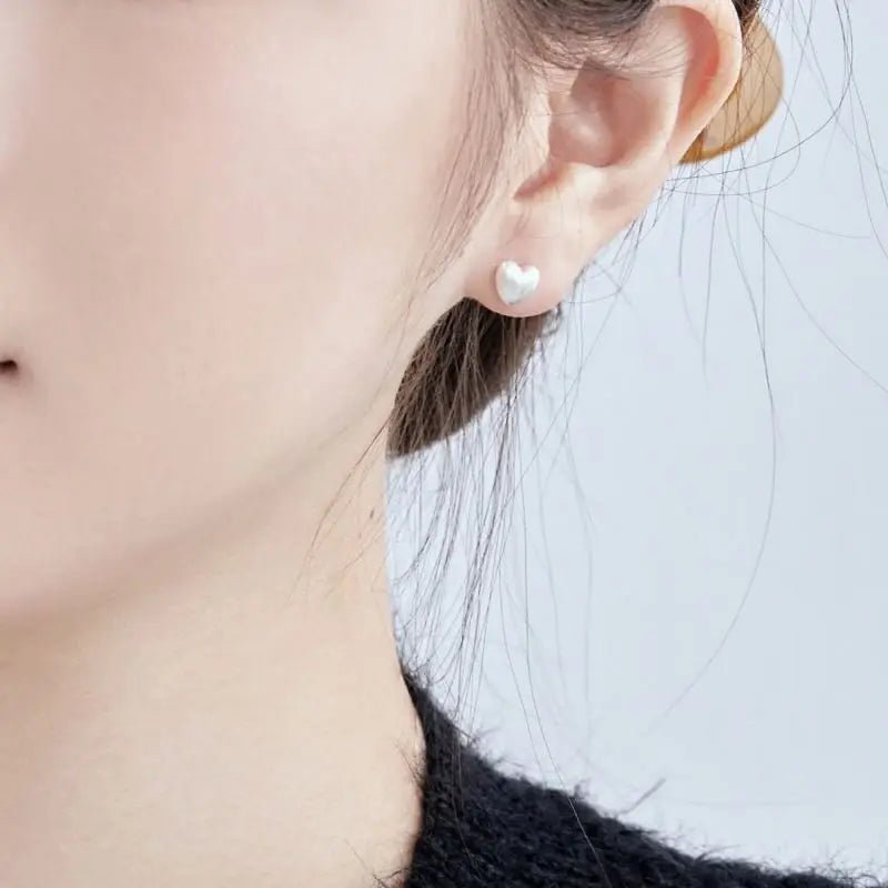 Dainty Wire Texture Heart Shape Stud Earrings - Lupine
