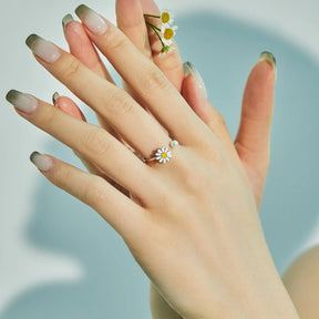 Enamel Shell Pearl Adjustable Rotatable Spinning Daisy Anxiety Ring - Lupine